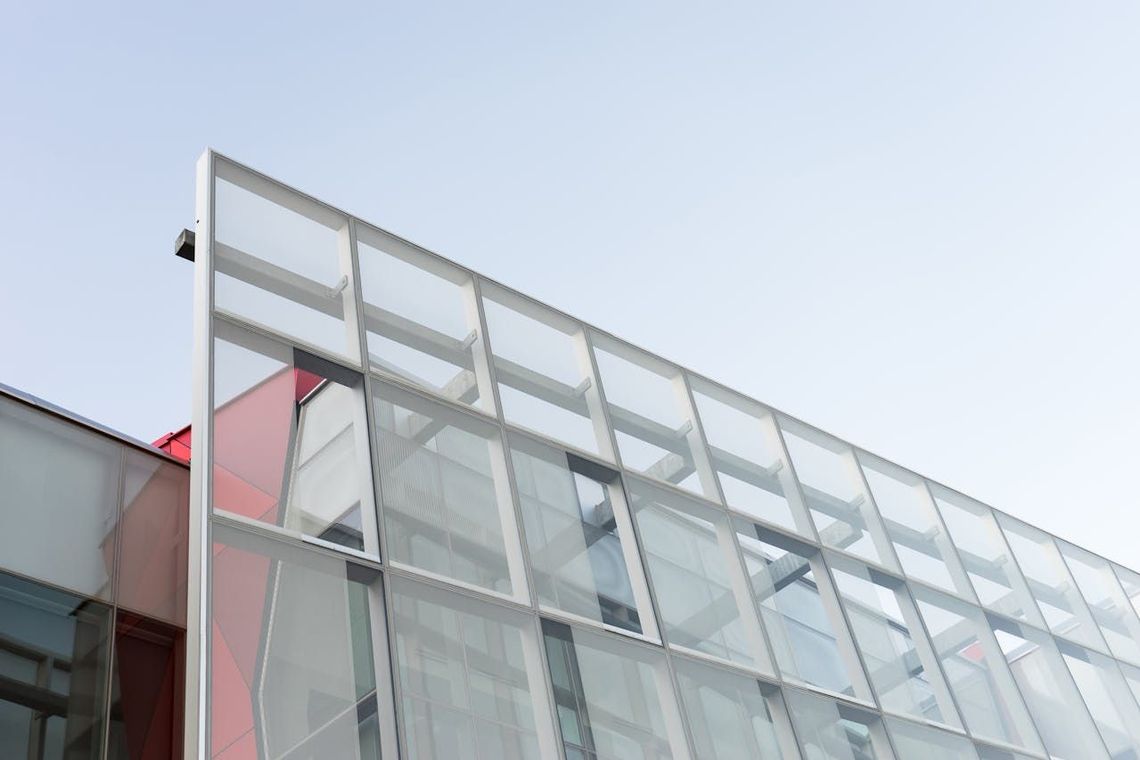 Fixed vs floating exchange rates: What they mean & why they matter for your money transfer