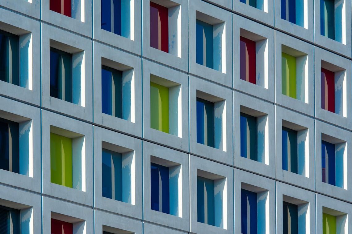 How often do currency exchange rates change - and why?