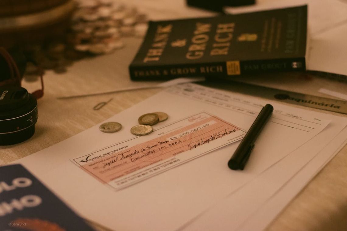 Cómo endosar un cheque correctamente